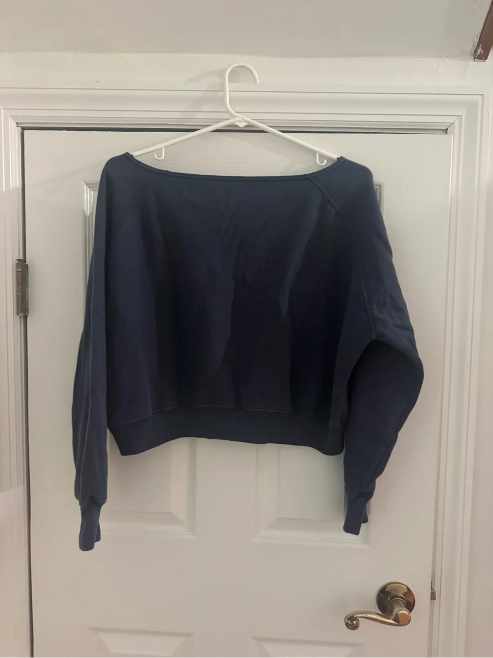 Hollister Navy Off-the-Shoulder UConn Huskies Sweatshirt - Picture 4 of 4